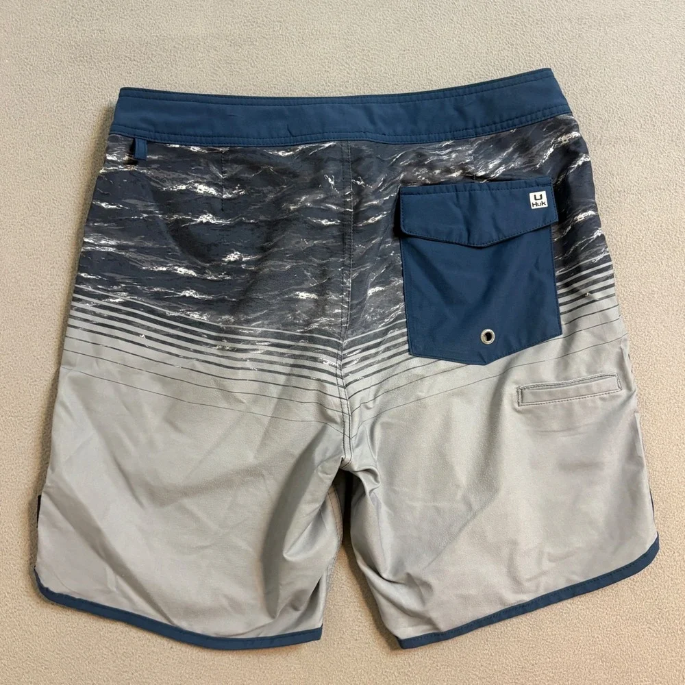 Huk Mens Performance Fishing Board Shorts Blue Grey Size 32 Swim Trunks